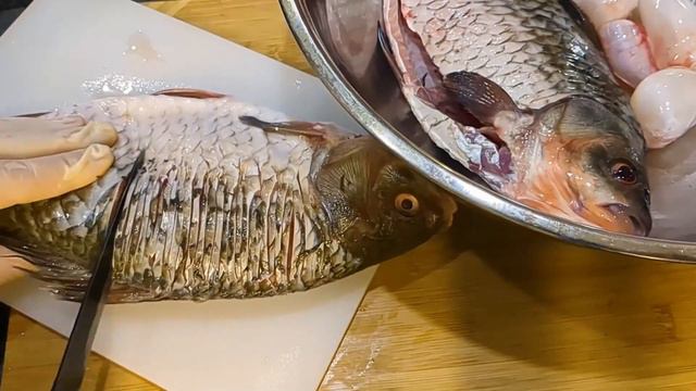 Жареный карась без костей. Брат рыбак научил жарить рыбу. Это просто и очень вкусно!