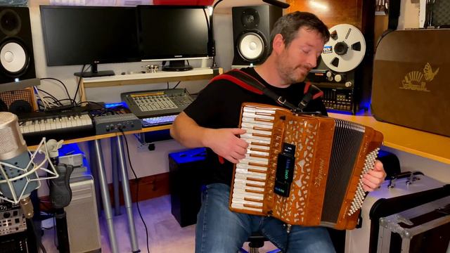 Veleta Waltz - Vignoni piano accordion waltz, English music from a Scottish accordionist. смотреть онлайн