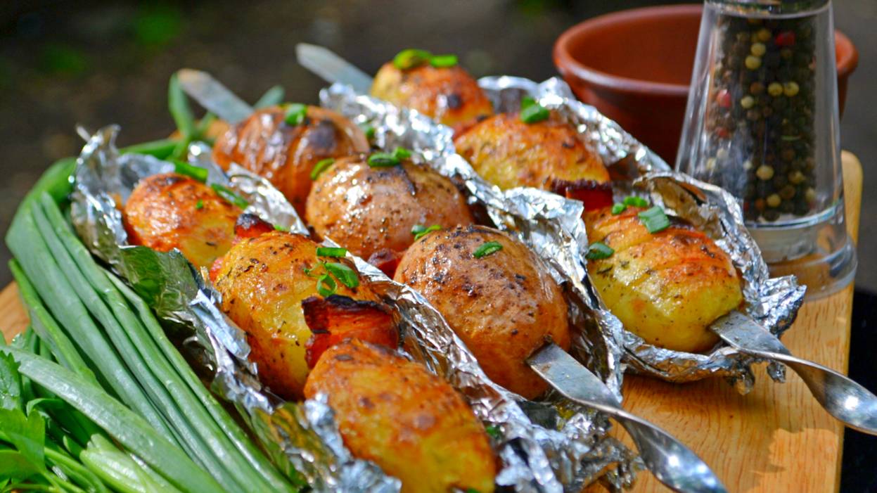 Шашлык к шашлыку! Как приготовить Картошку-Кебаб, чтобы не развалилась! смотреть онлайн