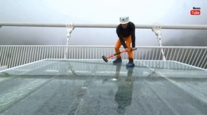 Самый высокий стеклянный мост в мире. Чжанцзяцзе,  центральный Китай