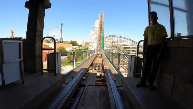 Crazy Roller Coaster Ride at Theme Park Hopi Hari in Brazil смотреть онлайн
