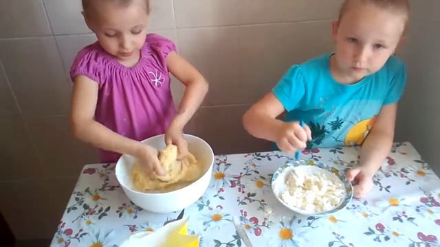 Супер сочни с творогом от девочек!!! смотреть онлайн