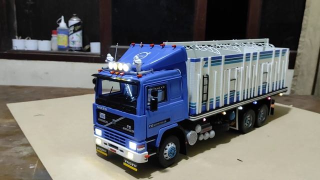 camión Volvo f12 en miniatura escala 1/20 hecho en madera cel +591 71642467 смотреть онлайн