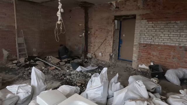 КВАРТИРА В ПОРЯДКЕ. Серия 2. Соседи вызывают полицию. Сюрпризы после демонтажа. смотреть онлайн