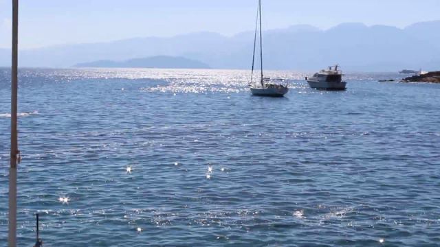 солнечные блики на водной глади залива Мирабелон, Крит смотреть онлайн