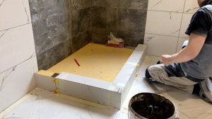 Укладка плитки в душевой поддон.