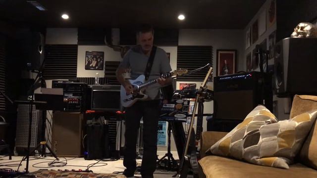 Fender Bassbreaker 15 & G-System смотреть онлайн