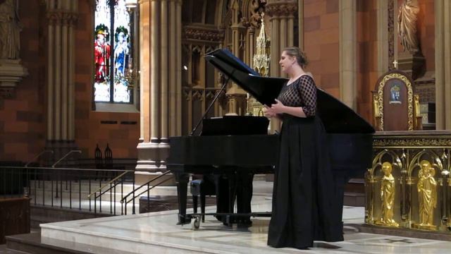 NELLIE RUSTICK singing ‘Ach, istamilas ja gorem’ смотреть онлайн