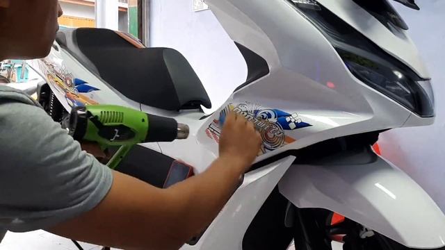 WRAPPING HONDA PCX 160 STRIPING UV смотреть онлайн