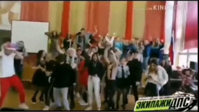 STAN WOW Девочки в полицейской форме, мальчики-зайчики и цветные дымовые шашки смотреть онлайн