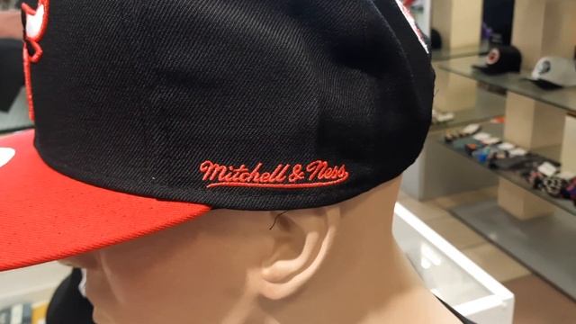 Бейсболка с прямым козырьком Mitchell and Ness FLIPSIDE Chicago Bulls Black смотреть онлайн