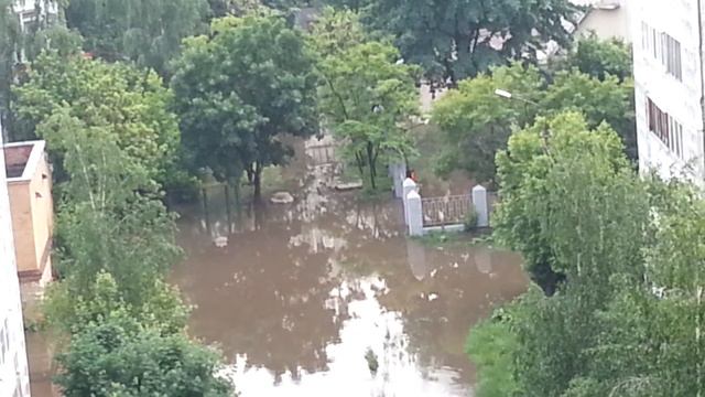 Жуковский ул. Баженова после дождя с градом смотреть онлайн