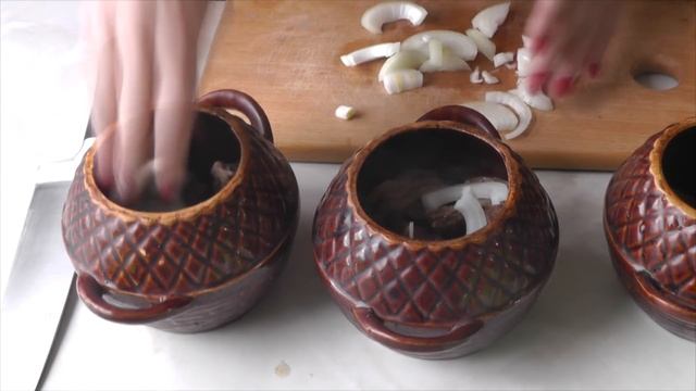 Картошка с грибами и мясом в горшочках смотреть онлайн