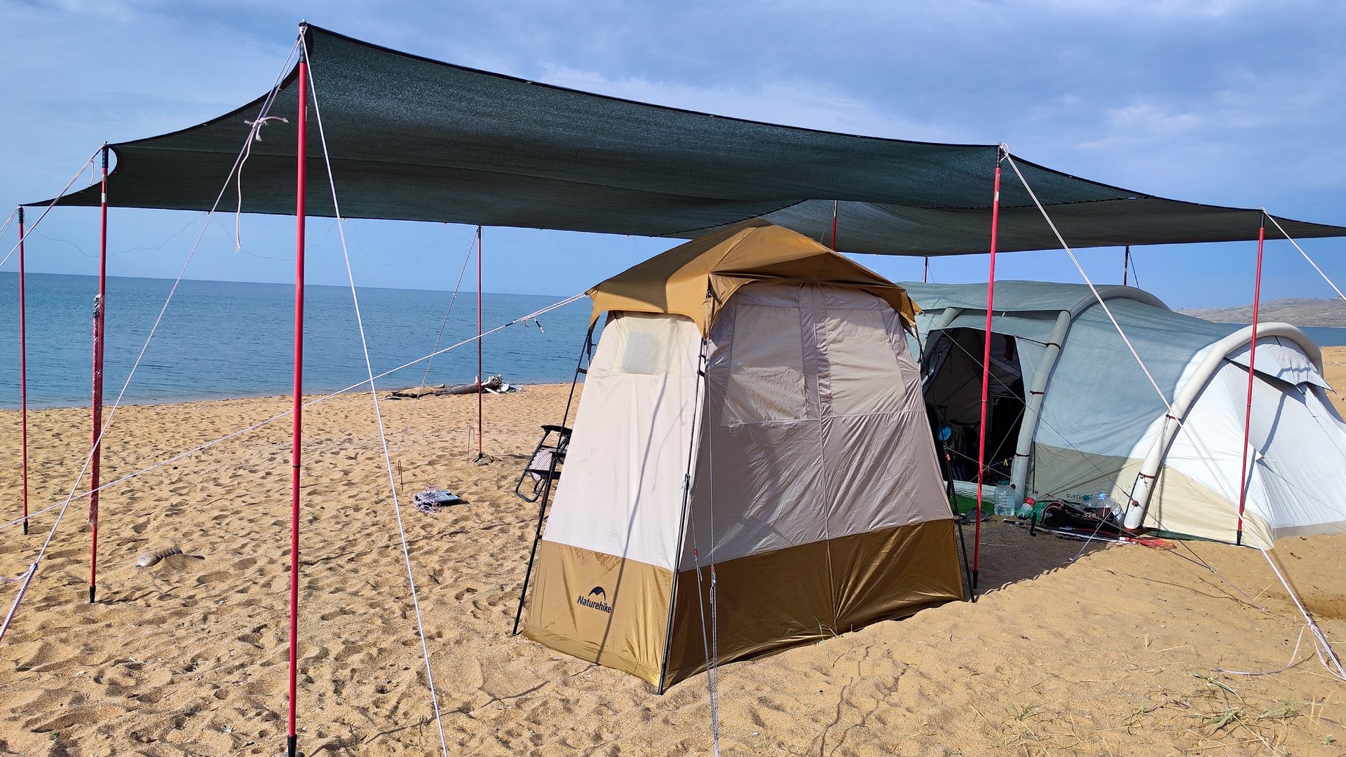 Техника установки затеняющей сетки над лагерем. смотреть онлайн