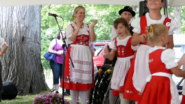Children dance at the Great Syracuse Oktoberfest смотреть онлайн