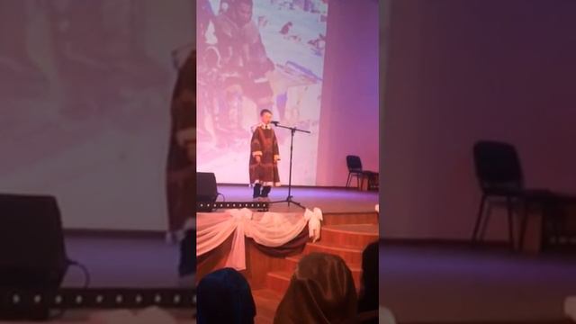 Мальчишка молодец. Читает здорово. смотреть онлайн