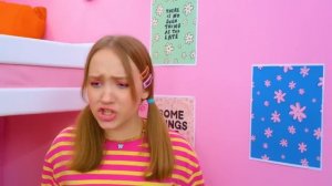 Мы Построили Трехэтажную Кровать Для Русалок || Бедная VS Богатая Секретная Комната