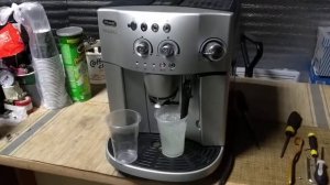 Делонги Магнифика не даёт воду, не готовит кофе, не промывается. Ремонт просто.