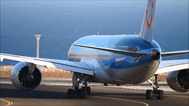 TUI Boeing 787-800 Dreamliner G-TUIC Take Off At Tenerife Sur Airport