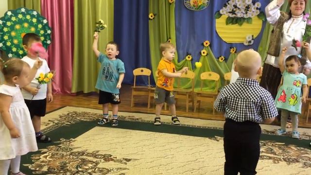 Утренник "8 марта". Группа "Пчелки". Старобачатский детский сад. смотреть онлайн