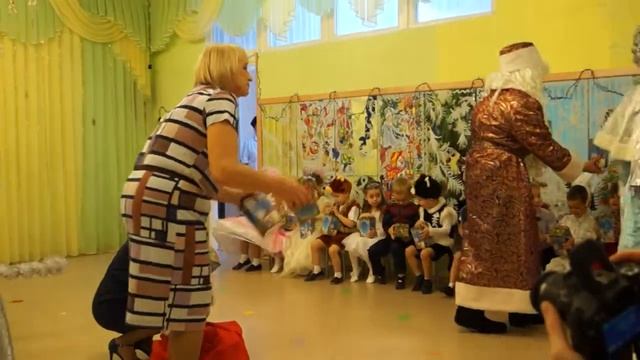 Новогодний утренник ДС 128 3 группа. 3 часть