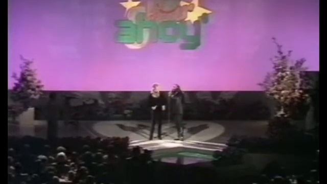 Demis Rousos & Florence Warner - Lost in love (10 jaar Ahoy 1980) смотреть онлайн