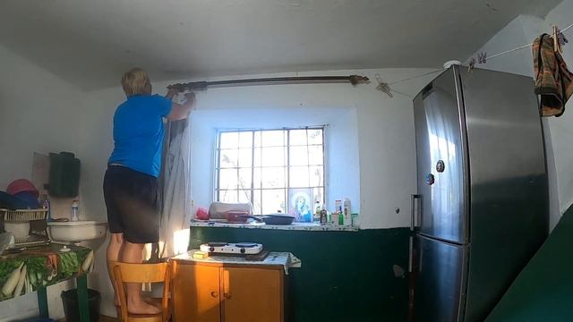 ТЯЖЕЛЫЙ ДЕНЬ УСТАЛА/ ЖИЗНЬ В ДЕРЕВНЕ смотреть онлайн