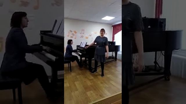 "Девчонки танцуют на палубе" Музыка А. Пахмутова, слова Н. Добронравов смотреть онлайн