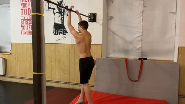УЧИМ СЛОЖНЕЙЖИЕ ЭЛЕМЕНТЫ 900,720,5х 540,на ТУРНИКЕ.Наша ТРЕНИРОВКА. смотреть онлайн