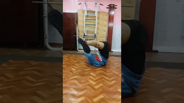 Dance studio "Style house".Відеоурок/1 від тренера брейк- дансу B- boy Mamont, (Сергій Остапчук) смотреть онлайн