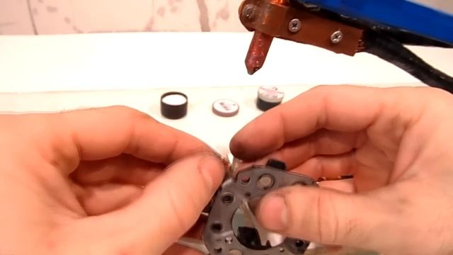 Пайка щеток серебром в домашних условиях. Сварка щеток стартера Toyota самодельной точечной сваркой смотреть онлайн
