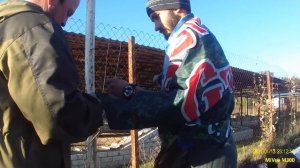 Как надо поднимать флаг)))