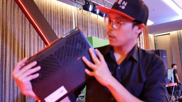 มาแล้ว! HP OMEN X 2S โน้ตบุ๊คเกมมิ่ง 2 จอสุดล้ำ смотреть онлайн