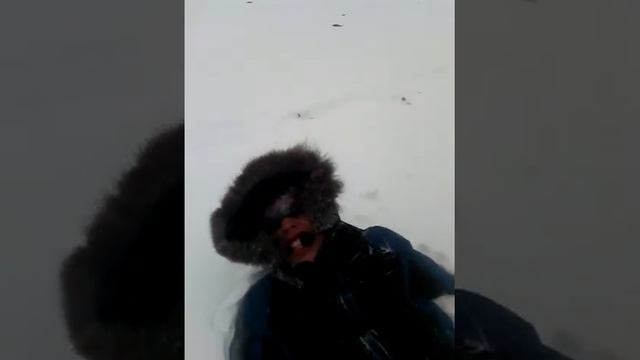 Учусь делать кувырки , на снегу