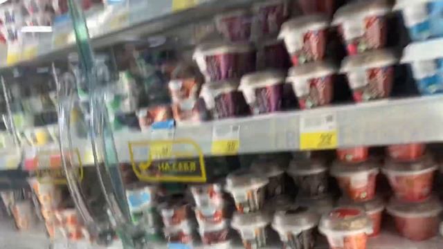 Я покупаю всё красное/синие/фиолетовое/зелёное! смотреть онлайн