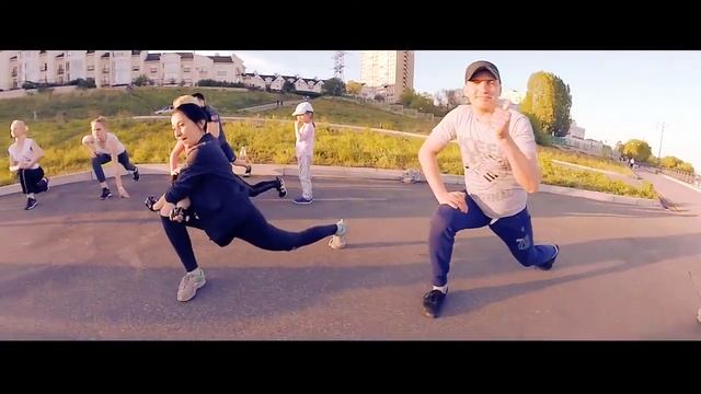 Будь в тонусе. Стань частью спортивного сообщества. Тренировки на улице. смотреть онлайн