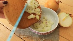 Как избавиться от горечи лука в салатах?