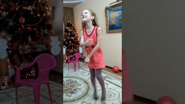 Челеншь 10 сек.!!!!! Супер задания!! Кто же сделает их лучше??!! Я или мой папа?! смотреть онлайн