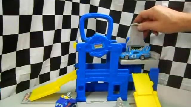 Playset Reviews: Tonka Chuck Fold And Go смотреть онлайн