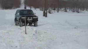 Ленд Крузер 80,  в снегу