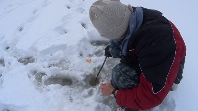 ЗИМНЯЯ РЫБАЛКА в 2022 году / Ловля на ЖЕРЛИЦЫ и УДОЧКУ смотреть онлайн