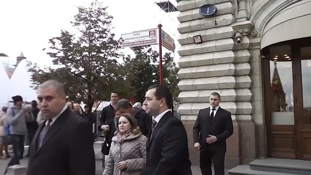 Антонио Бандерос на Красной площади в Москве смотреть онлайн