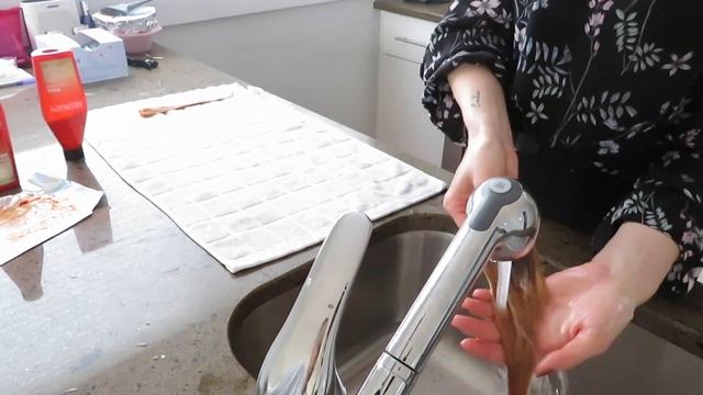 Professional Hairdresser Buys Clip-In Bangs From Amazon