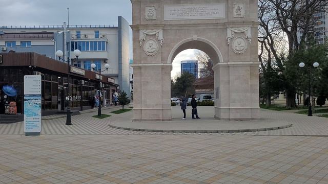 7.04.23 г.АНАПА.ТРИУМФАЛЬНАЯ АРКА.SAMSUNG S20 FE 4К 30 КАДРОВ. смотреть онлайн