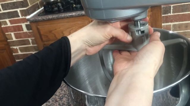 KitchenAid PRO LINE 7 Quarter Stand Mixer in SUGAR PEARL Color: Unboxing, First Use; Review ? смотреть онлайн