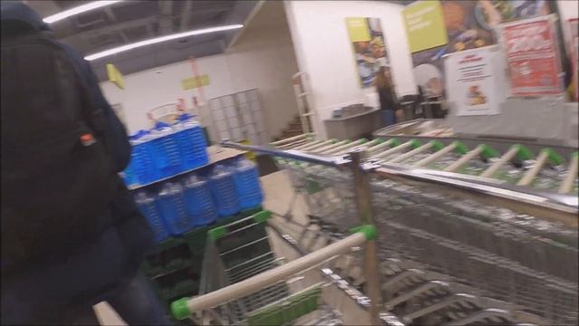 Виктория. Заставили купить просрочку. Сначала, не хотели возвращать деньги. Но, потом, струхнули. смотреть онлайн