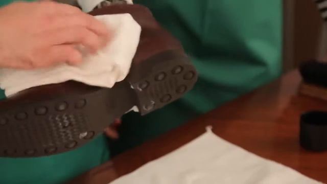 Collonil Carbon F4 для чистки гладкой кожи смотреть онлайн