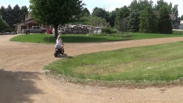 Monster Moto B80 Mini Bike(2018) смотреть онлайн
