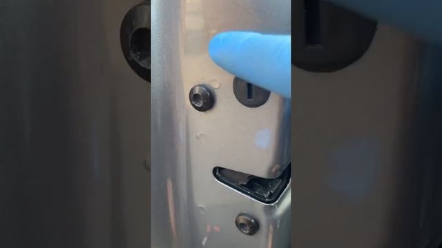 CAR DOOR NOT OPENING FROM OUTSIDE - AUDI DOOR NOT OPENING FROM OUTSIDE HOW TO FIX смотреть онлайн