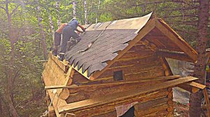 ЗАКОНЧИЛИ СТРОИТЬ ИЗБУ НА НОВОМ УЧАСТКЕ В ТАЙГЕ, КРЫША ГОТОВА. МОЖНО ЗАСЕЛЯТЬСЯ.